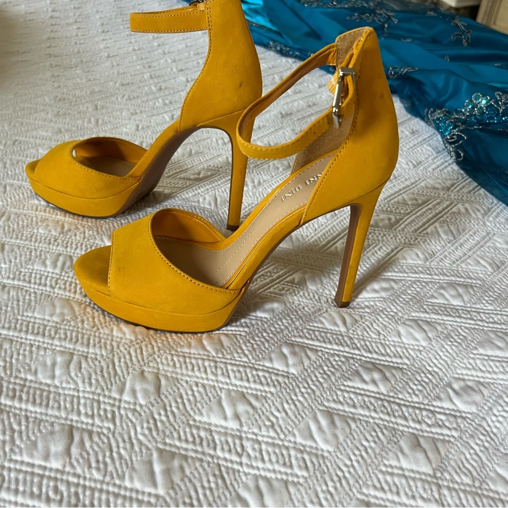 Never used. GIANNI BINI AUSTINNE SUEDE PLATFORM DRESS SANDALS - Picture 3 of 12